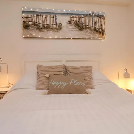 Happy Days Apartment Scarborough