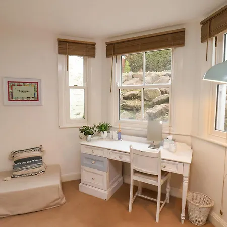 Happy Days Apartment